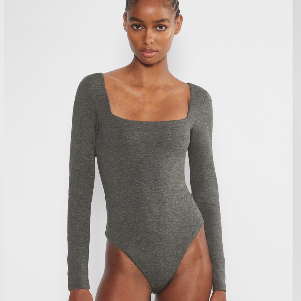 Aritzia NWT Contour Squareneck Longsleeve Bodysuit size small
